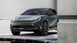上道了！丰田全新纯电SUV bZ概念车发布：首创柔性曲面屏